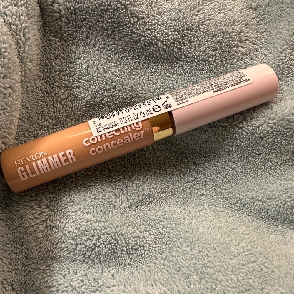 Revlon Glimmer Correcting Concealer - Shade 115 Yellow - 0.3 fl oz (9 ml)